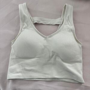 AMAZON Ribbed Padded V Neck Sports Medium Athletic Bra Women's Cream Crop Top